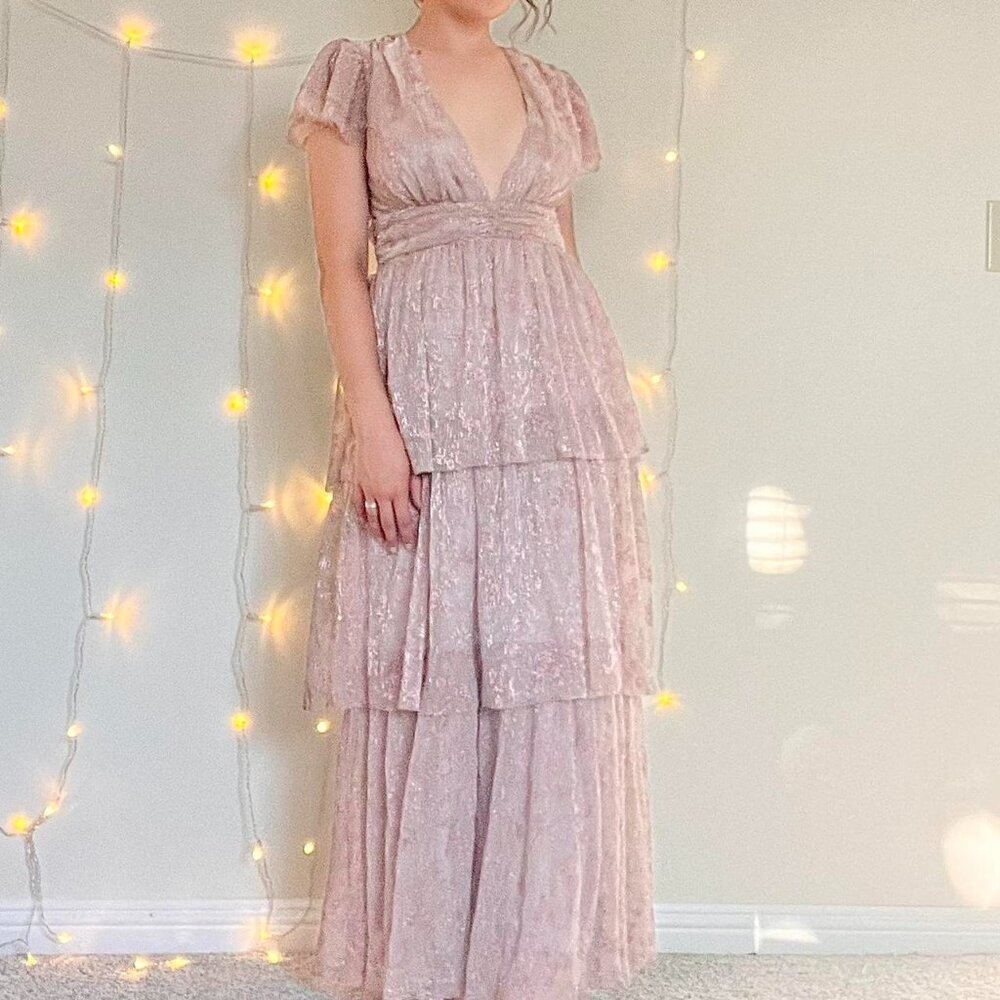 Sweet en forme dusty pink metallic maxi dress